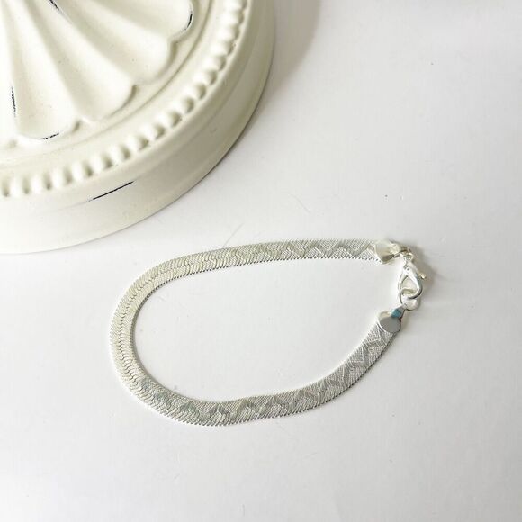 Vintage Avon Bracelet Silver Tone Chain Shiny 90s Glam Fashion Jewelry Y2K - Picture 3 of 16